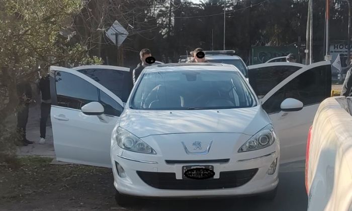 Dos roba cubiertas fueron perseguidos y aprehendidos en City Bell